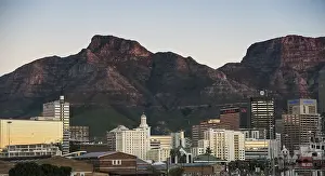 Business District, Devil's Peak and Table Mountain at the back