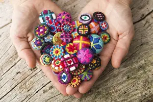 Button maker holding Posamentenknopfe