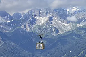 Category Mountain Landscapes Prints: Cabin of the Nebelhorn cable car between Hoefatsblick station and summit