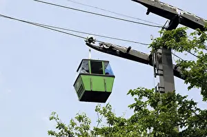 Cable car in Bronx zoo, New York