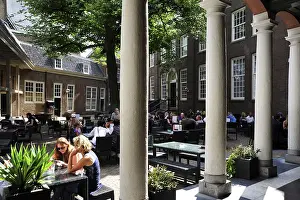 Cafe in the courtyard of the Historical Museum