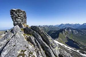 Cairn at the summit of Rundfjellet