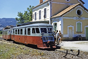 Calvi, Korsika in den spaeten 1950er Jahren Calvi, Korsika, Frankreich Zug am Bahnhof