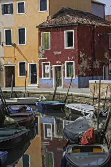 Canal, boats, colourful houses