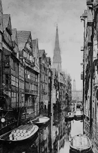 Canal in Groeningerstrasse, Hamburg