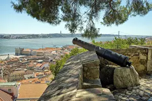 Framed Print : Cannon at Castelo de Sao Jorge, Lisbon, Portugal