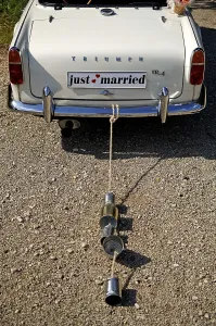 Car with Just married trail of cans
