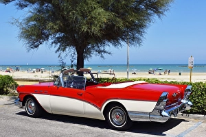 US car Oldtimer, Buick, parked at the beach promenade