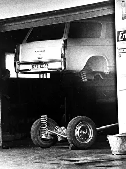 Car repair shop, between 50s and 60s