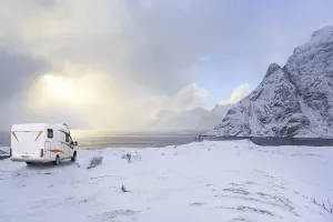 Caravan or mobile home in front of wintry landscape