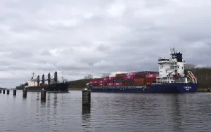 Cargo ship FORTUNE EXPRESS in the Kiel Canal