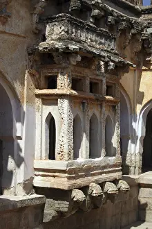 Carved gallery of Queen's bath (8 ft)