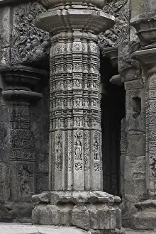 Carved pillar in Iyeshwareshware Shiva temple