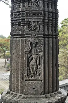 Carved stone pillar in Iyeshwareshware Shiva temple