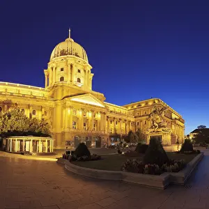 Castle Palace by Night, Castle District