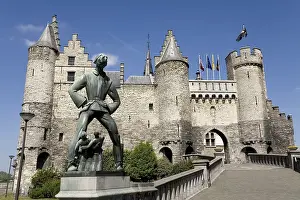 Castle Steen, sculpture Lange Wapper