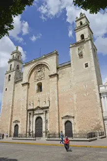 Cathedral de San Ildefonso, Plaza de la Independencia
