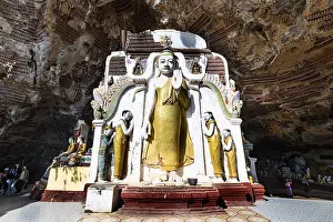 Cave filled with buddhas, Kawgun cave