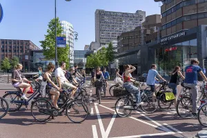 Central cycle path on the Lange Viestraat