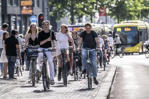 Central cycle path on the Lange Viestraat