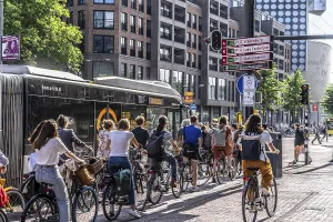 Central cycle path on the Lange Viestraat