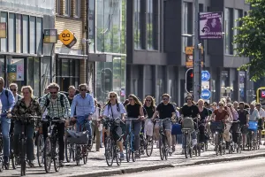 Central cycle path on the Lange Viestraat