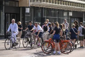 Central cycle path on the Lange Viestraat