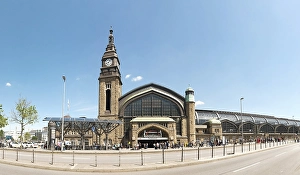 Central Station with Wandelhalle or Promenade Hall, Hamburg, Germany, Europe