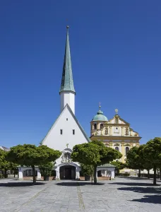 Chapel of Grace and St Magdalene's Church on Kapellplatz