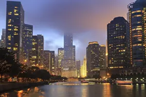 Chicago River, Trump Tower, skyscrapers