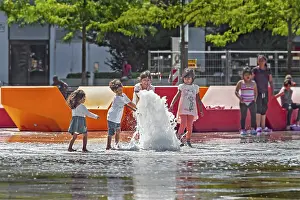 Children playing at Karin Sander's fountain on Willy-Brandt-Platz in Riem