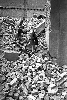 Children playing in the ruins, 1948