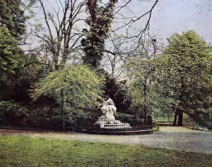 The children's fountain in the courtyard garden of Duesseldorf in 1910