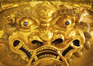 Chinese dragon golden statue close up