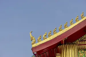 Chofah on the pediment, Wat Ong Teu