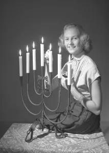 Christmas in the 1950s. Margit Sjoedin is lighting the candles at christmas