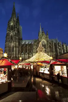 Christmas market in front of Cologne Cathedral