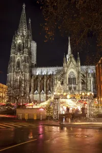 Christmas market in front of Cologne Cathedral