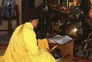 Chua Con Son was a temple built to honour the poet-warrior Nguyen Trai (1380-1442)