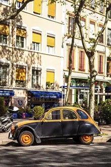 Citroen 2CV at Croix Rousse