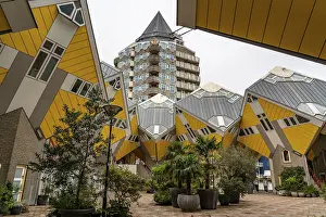 City centre, Blaak Square, Cube residential building