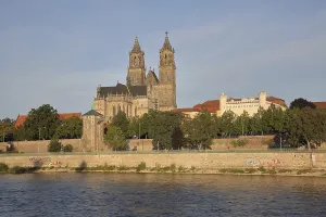 Category Cities DE Prints: Cityscape with Gothic cathedral