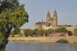 Category Cities DE Prints: Cityscape with Gothic cathedral