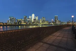 Cityscape of illuminated landmark Canary Wharf