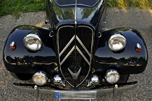 Classic car, headlights and radiator grille of a Citroen 11 CV Commercial