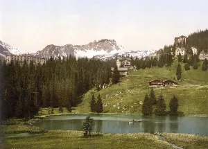 The climatic health resort of Arosa is a historic spa and resort town with private and public high-altitude clinics