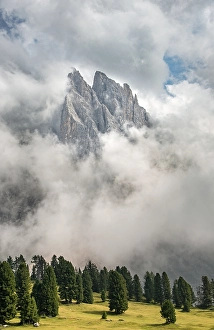 Cloud-covered mountain peaks, Geislergruppe