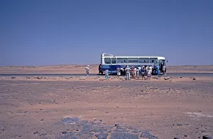 Coach breaks down in the desert between Abu Simbel and Aswan, Nile Valley, Egypt, September 1989, vintage, retro, old, historic, Africa
