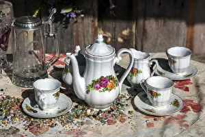 Coffee service in front of an old barn