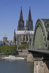 Cologne Cathedral, in front of the Hohenzollern Rhine bridge and a ship